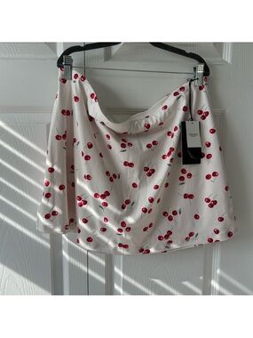 YPB Abercrombie White Cherry skirt size Small NWT